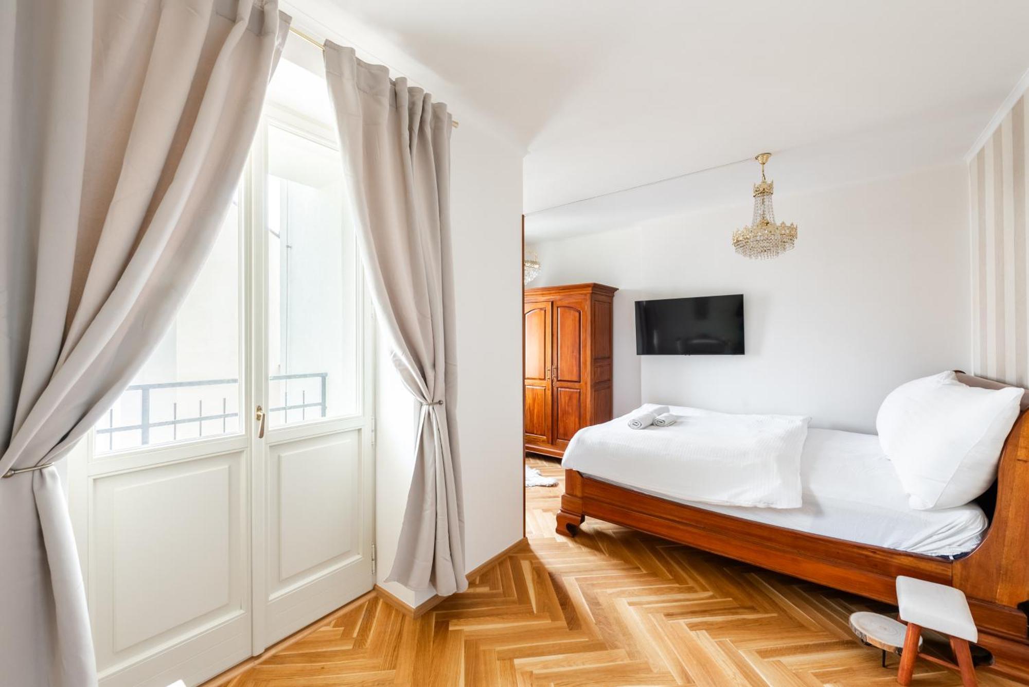 Little Chateau Praga Esterno foto